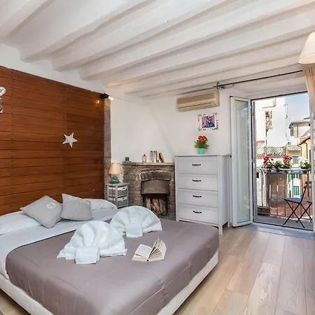 Apartment Boutique Domus Navona Librari Balcony
